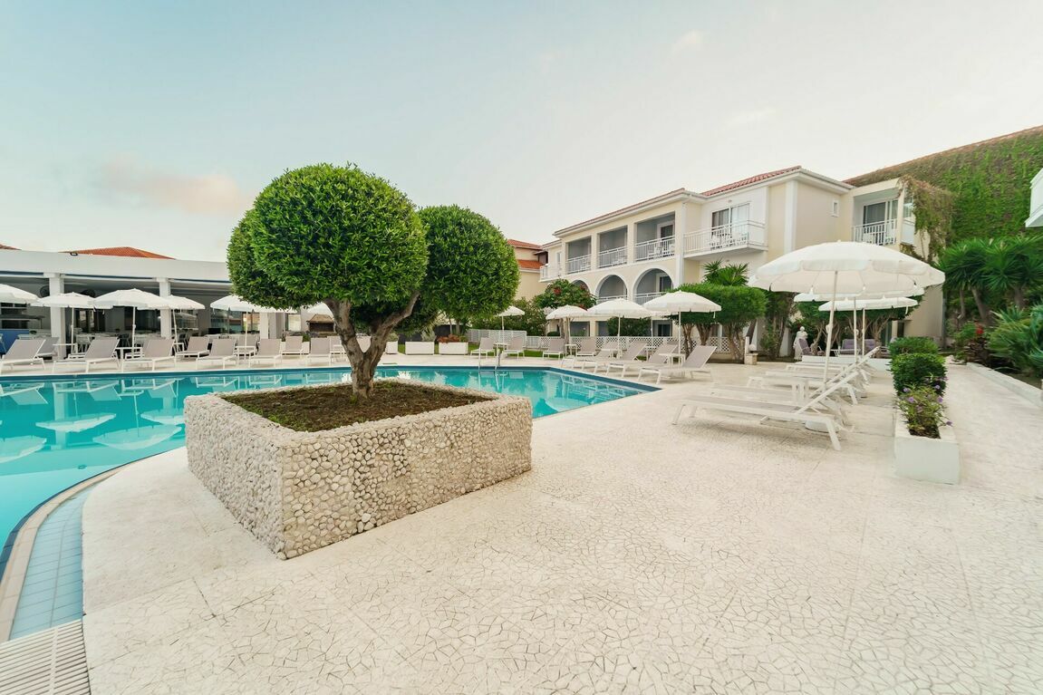 Diana_Palace_Hotel_swimming_pool_Zakynthos_Greece2